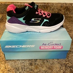 Skechers girl tennis shoes
